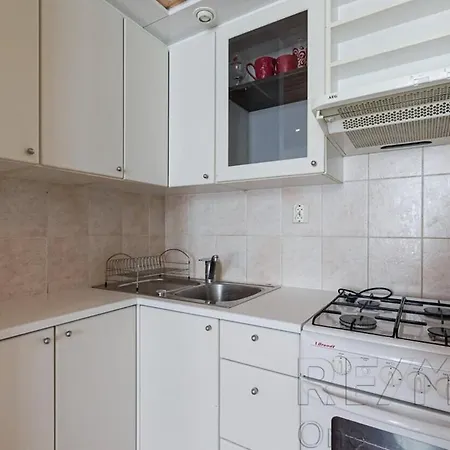 Cozy Near Port & Old Town With Free Parking!