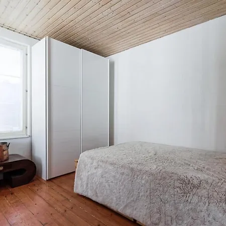 Light-filled Near Old Town & - Free Parking - Close To Port Korter