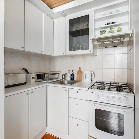 Light-filled Near Old Town & - Free Parking - Close To Port